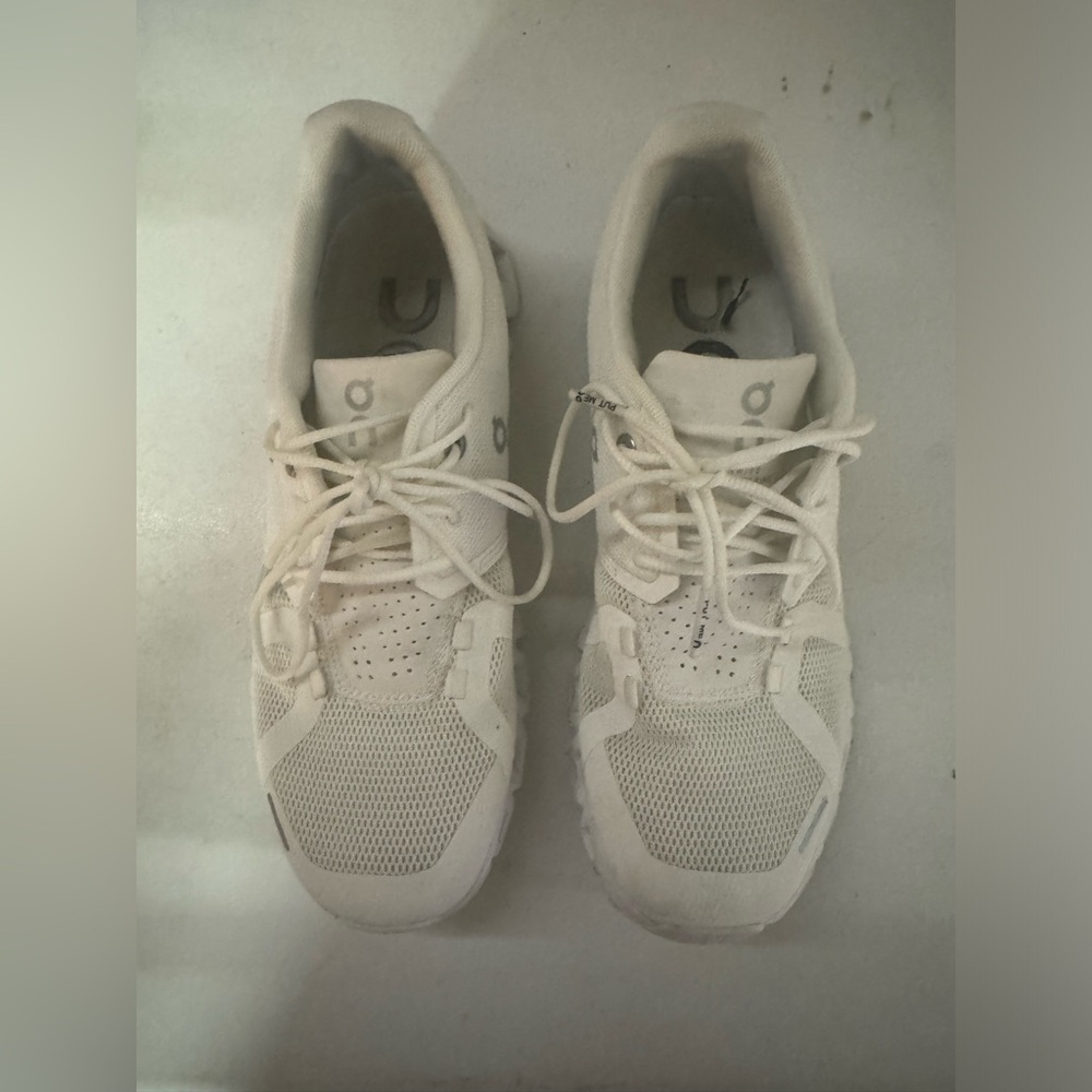 White OnCloud 5. Women’s size 8.